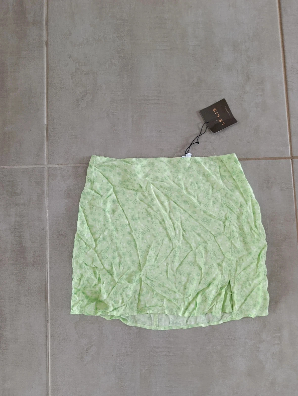 Saia curta LE LIS Collection verde com estampa floral Tamanho M nova com etiqueta – photo 2